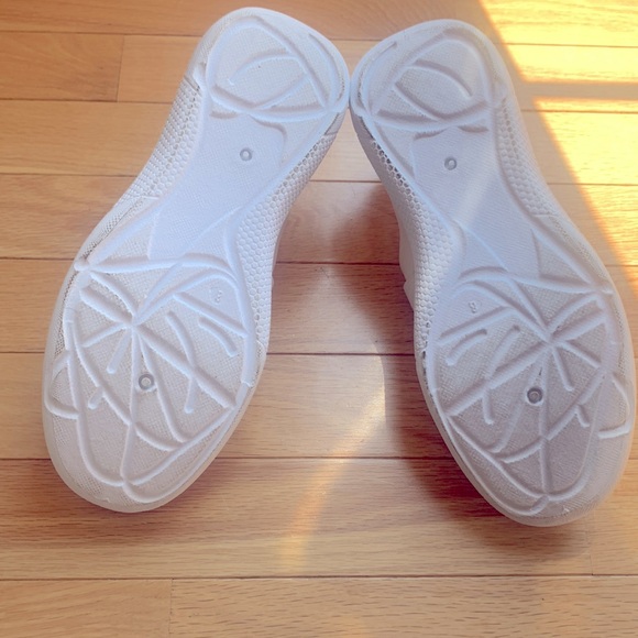 DANSKIN NWT SUPER CUTE WHITE SLIP ON SNEAKERS - Picture 4 of 4